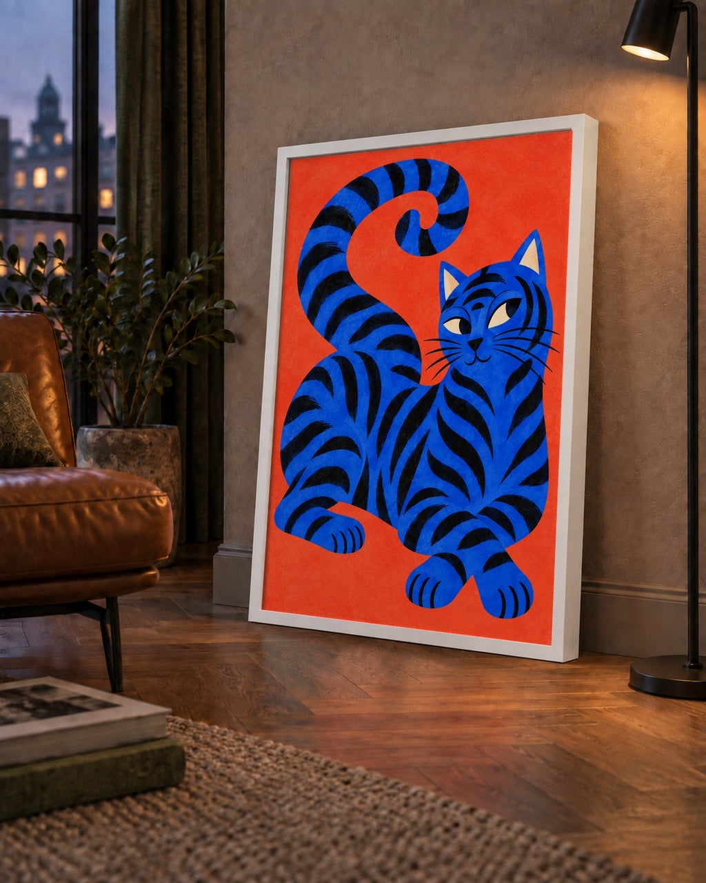 Mavi Siyah Çizgili Kedi Poster – Canlı ve Modern Duvar Sanatı — çerçeveli hâliyle bir ev duvarında