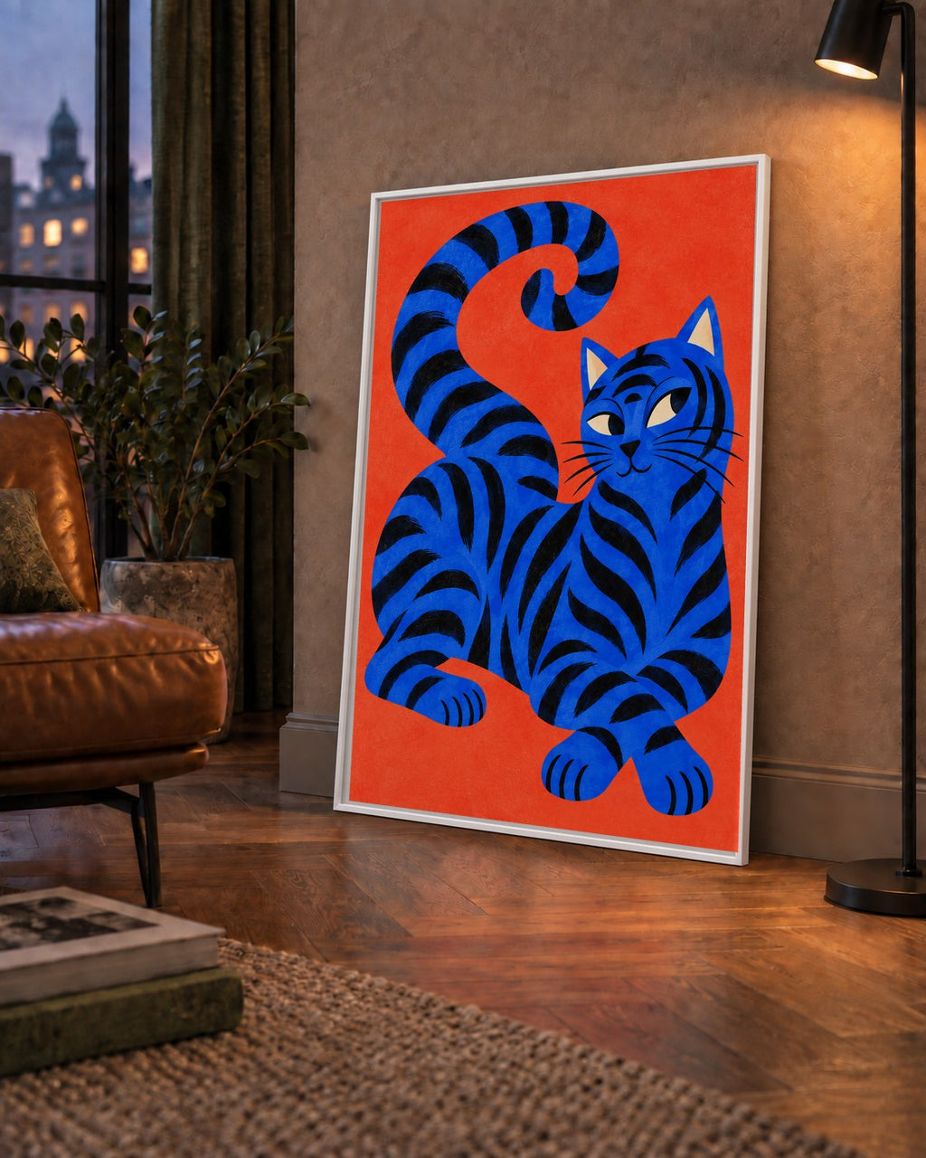 Mavi Siyah Çizgili Kedi Poster – Canlı ve Modern Duvar Sanatı — çerçeveli hâliyle bir ev duvarında