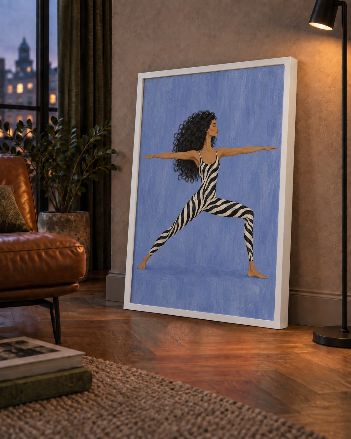 Mavi Zebra Desenli Savaşçı Pozu Yoga Poster — çerçeveli hâliyle bir ev duvarında