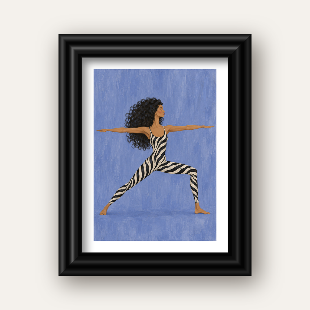 Mavi Zebra Desenli Savaşçı Pozu Yoga Poster — siyah galeri çerçeveli paspartulu