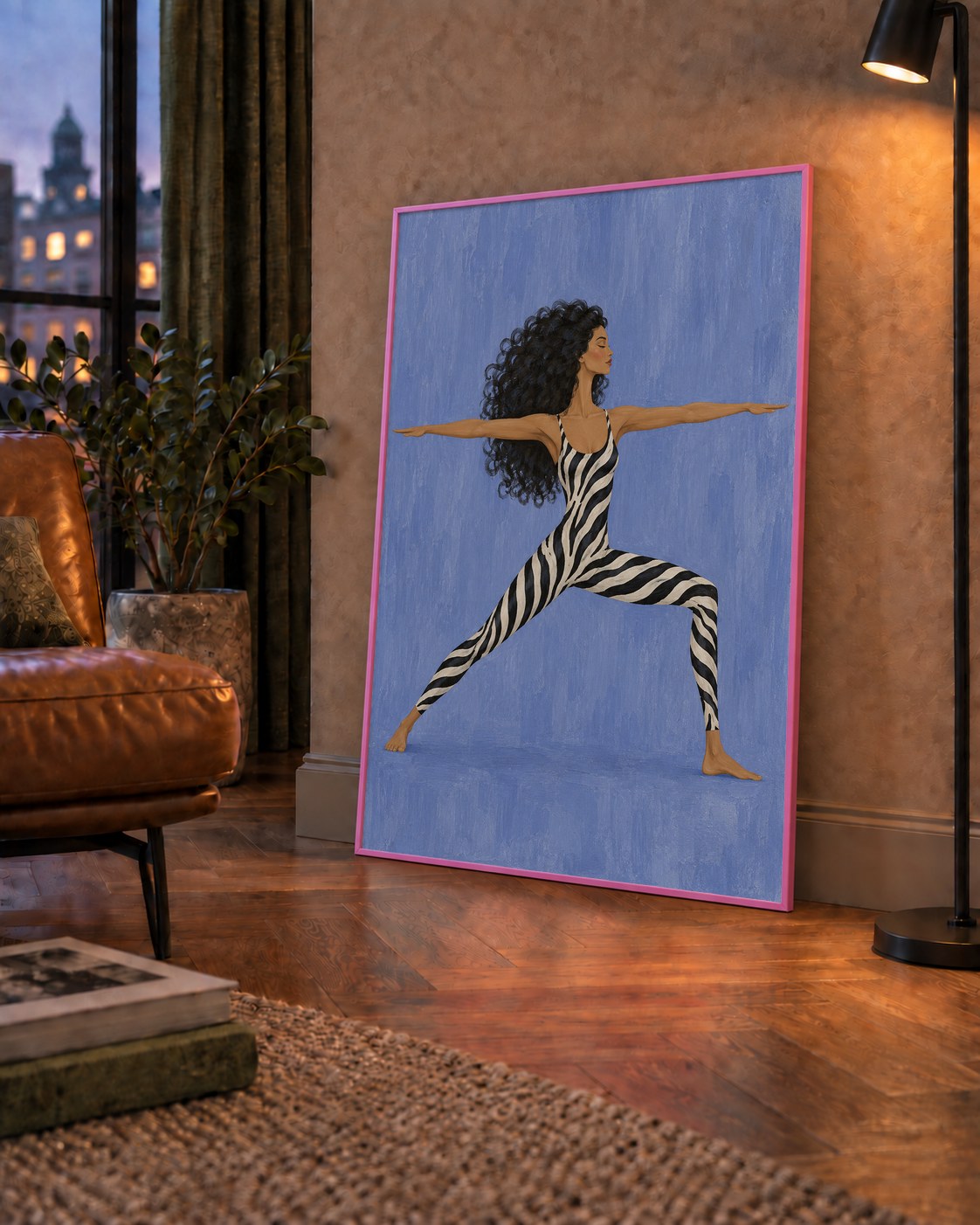 Mavi Zebra Desenli Savaşçı Pozu Yoga Poster — çerçeveli hâliyle bir ev duvarında