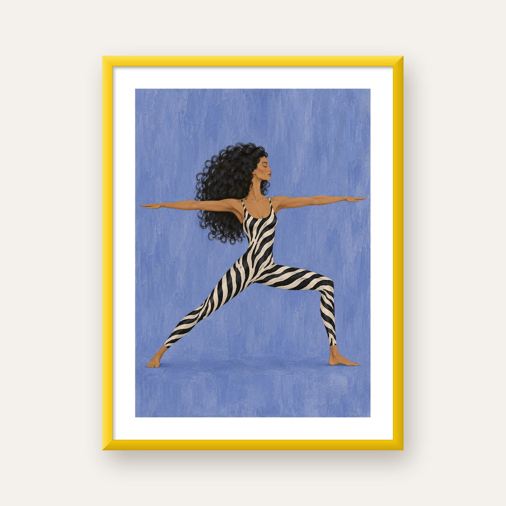 Mavi Zebra Desenli Savaşçı Pozu Yoga Poster — sarı çerçeveli paspartulu
