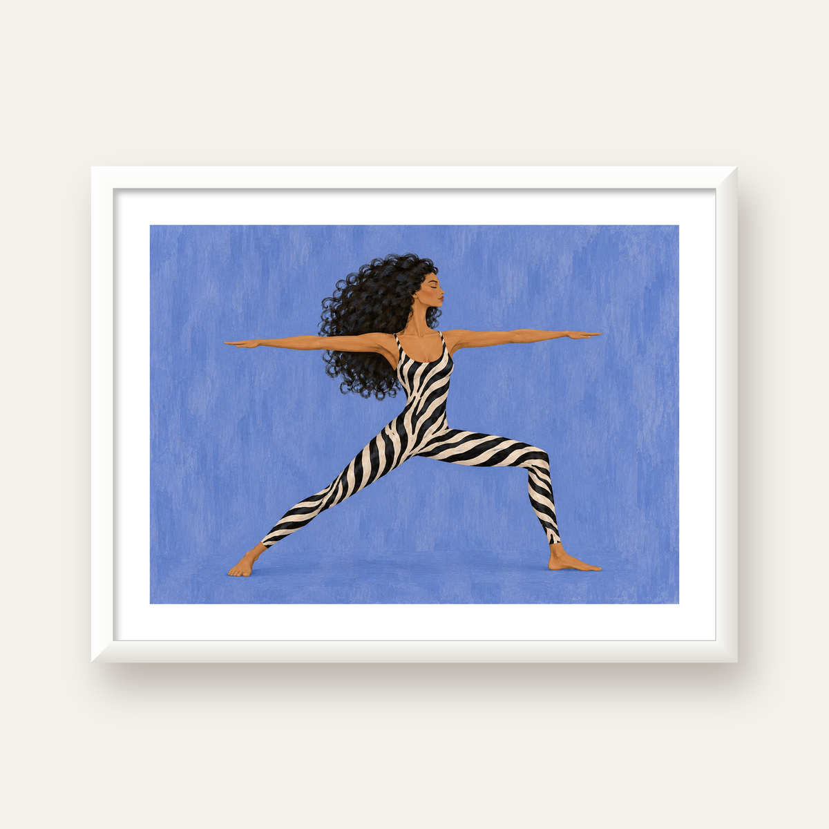 Mavi Zebra Desenli Savaşçı Pozu Yoga Poster — beyaz çerçeveli yatay poster