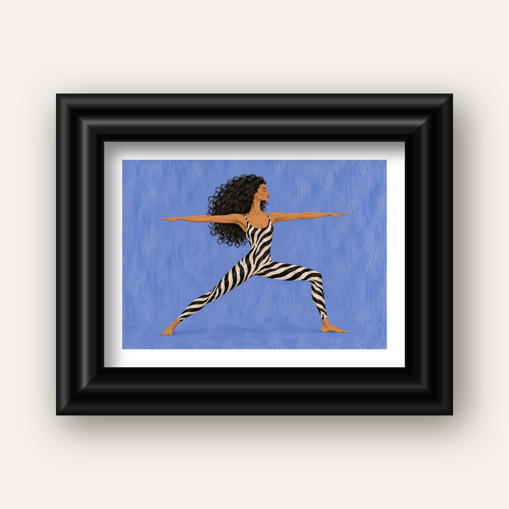 Mavi Zebra Desenli Savaşçı Pozu Yoga Poster — siyah galeri çerçeveli paspartulu