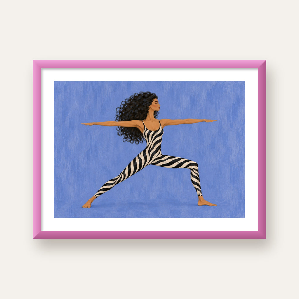 Mavi Zebra Desenli Savaşçı Pozu Yoga Poster — pembe çerçeveli paspartulu