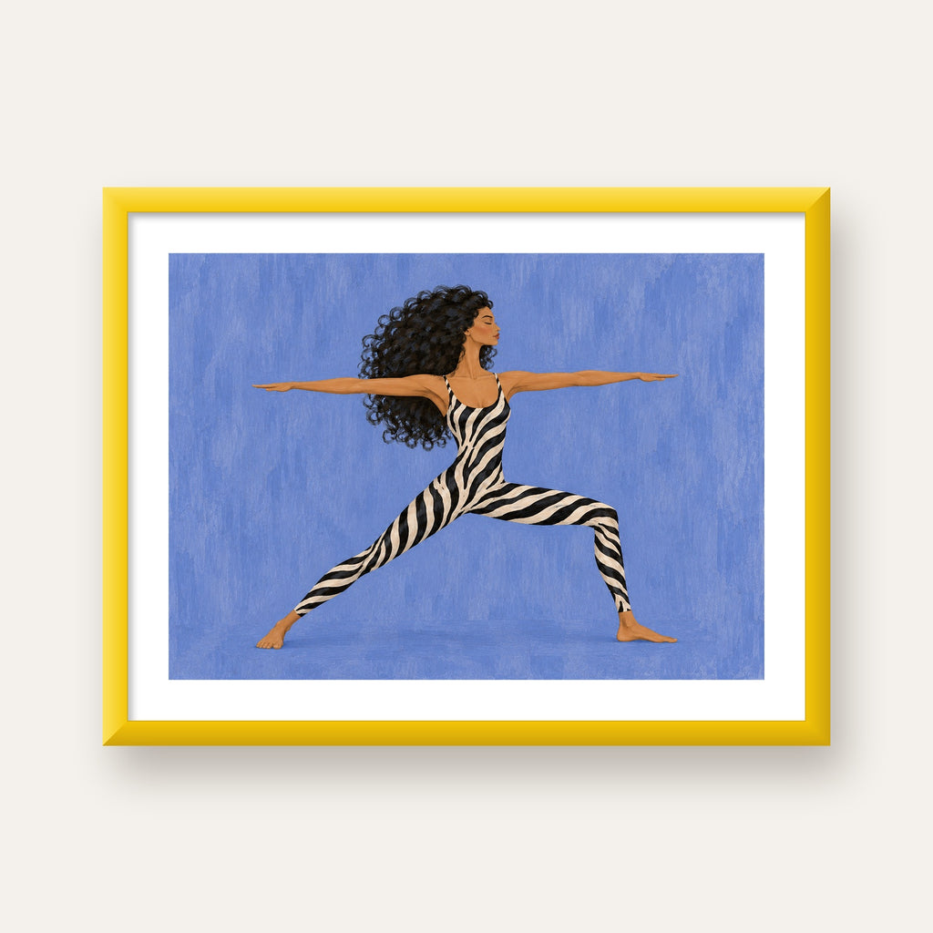 Mavi Zebra Desenli Savaşçı Pozu Yoga Poster — sarı çerçeveli paspartulu