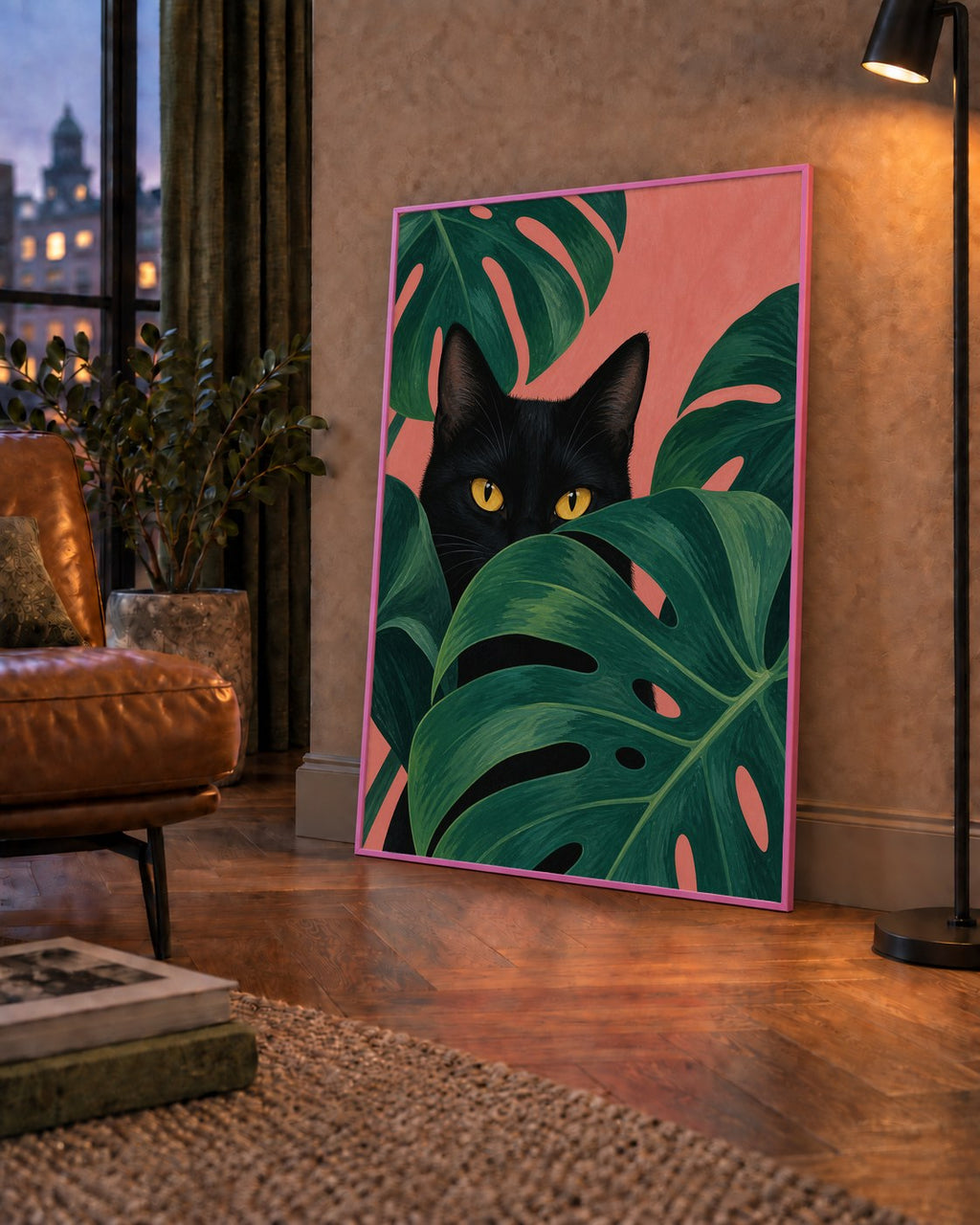Monstera ve Siyah Kedi Dijital Poster – Modern Duvar Dekoru — çerçeveli hâliyle bir ev duvarında