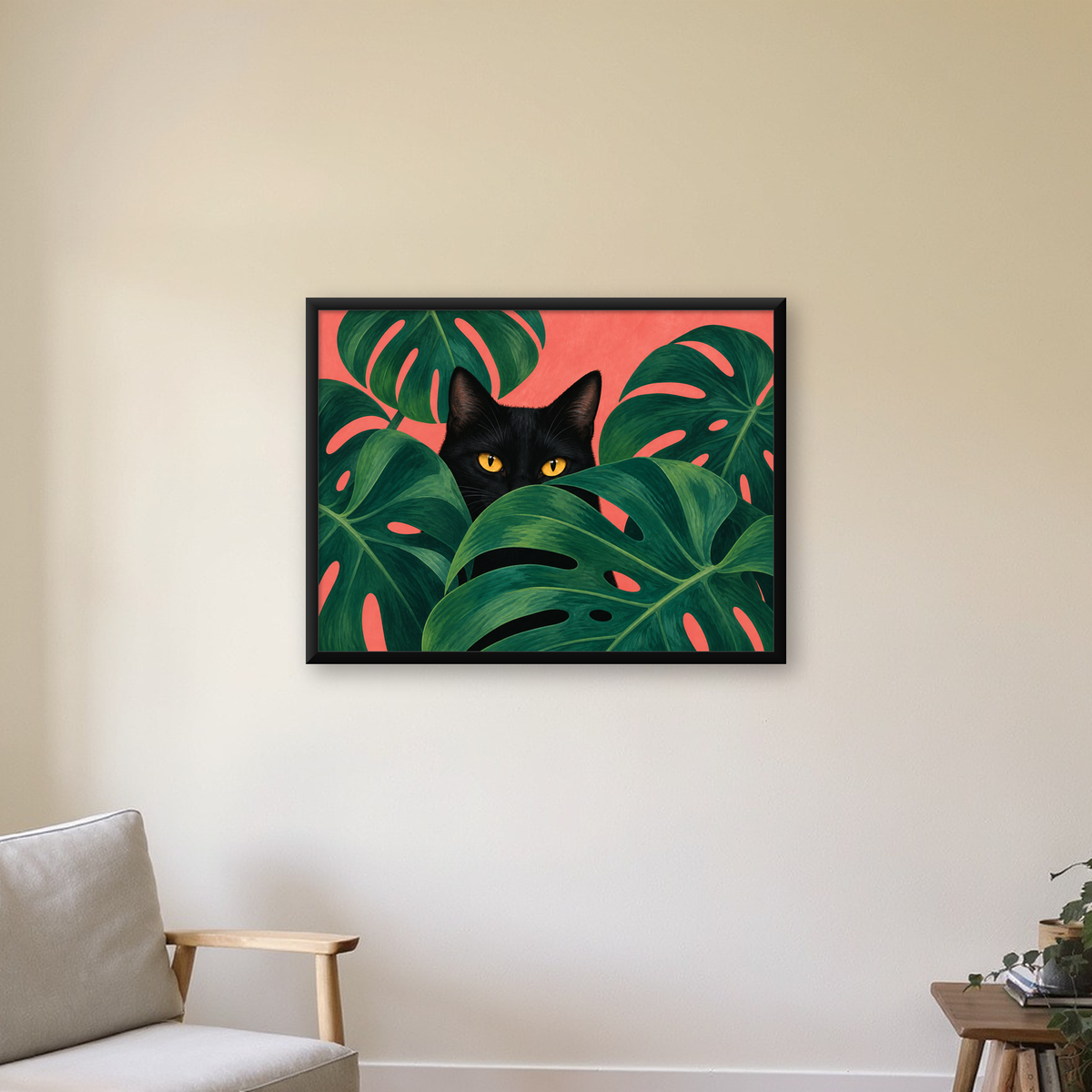 Monstera ve Siyah Kedi Dijital Poster – Modern Duvar Dekoru — Yatay baskı, çerçeveli hâliyle bir ev duvarında