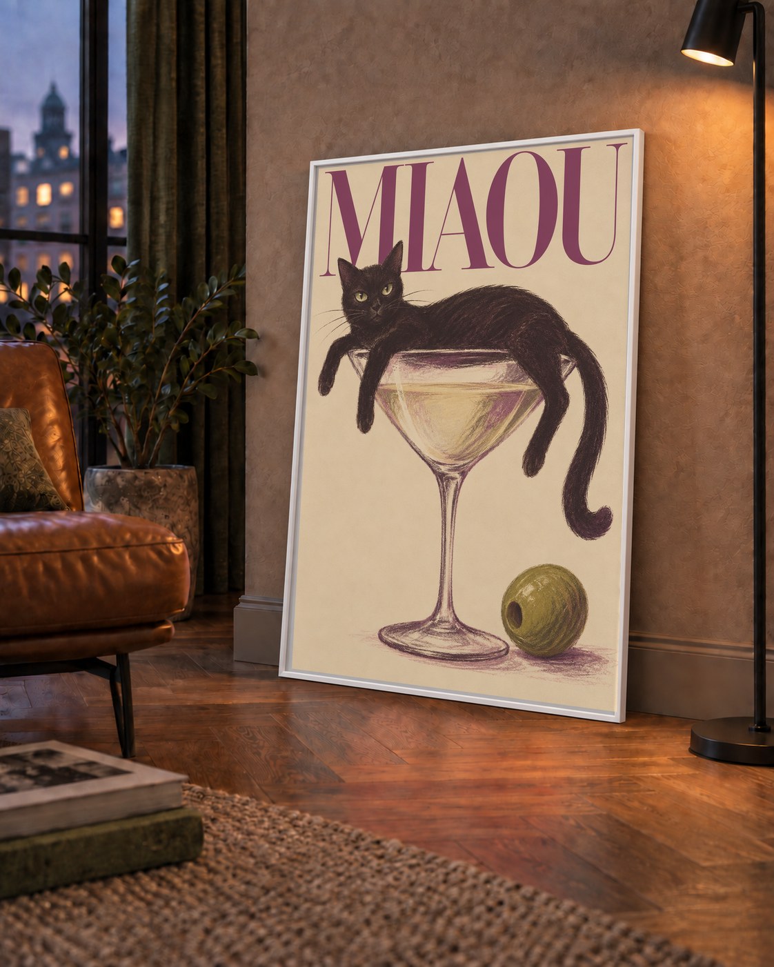 Martini Bardaklı Siyah Kedi Poster – Modern Dekor, Miaou Yazılı — çerçeveli hâliyle bir ev duvarında