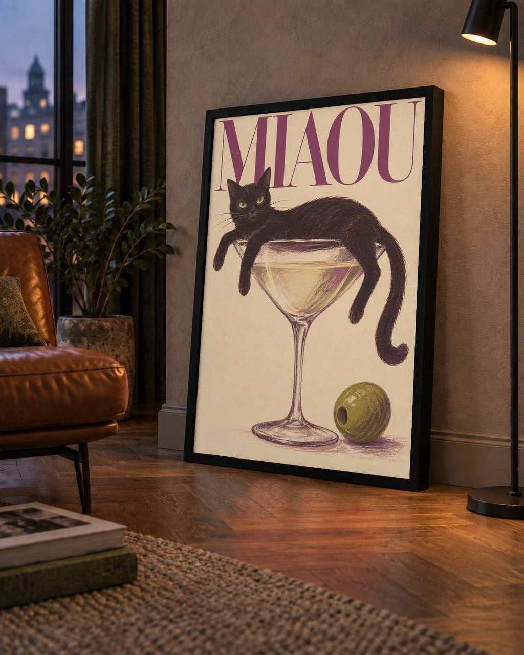 Martini Bardaklı Siyah Kedi Poster – Modern Dekor, Miaou Yazılı — çerçeveli hâliyle bir ev duvarında