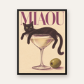 Martini Bardaklı Siyah Kedi Poster – Modern Dekor, Miaou Yazılı — Dikey baskı, düz siyah çerçeveli duvar posteri