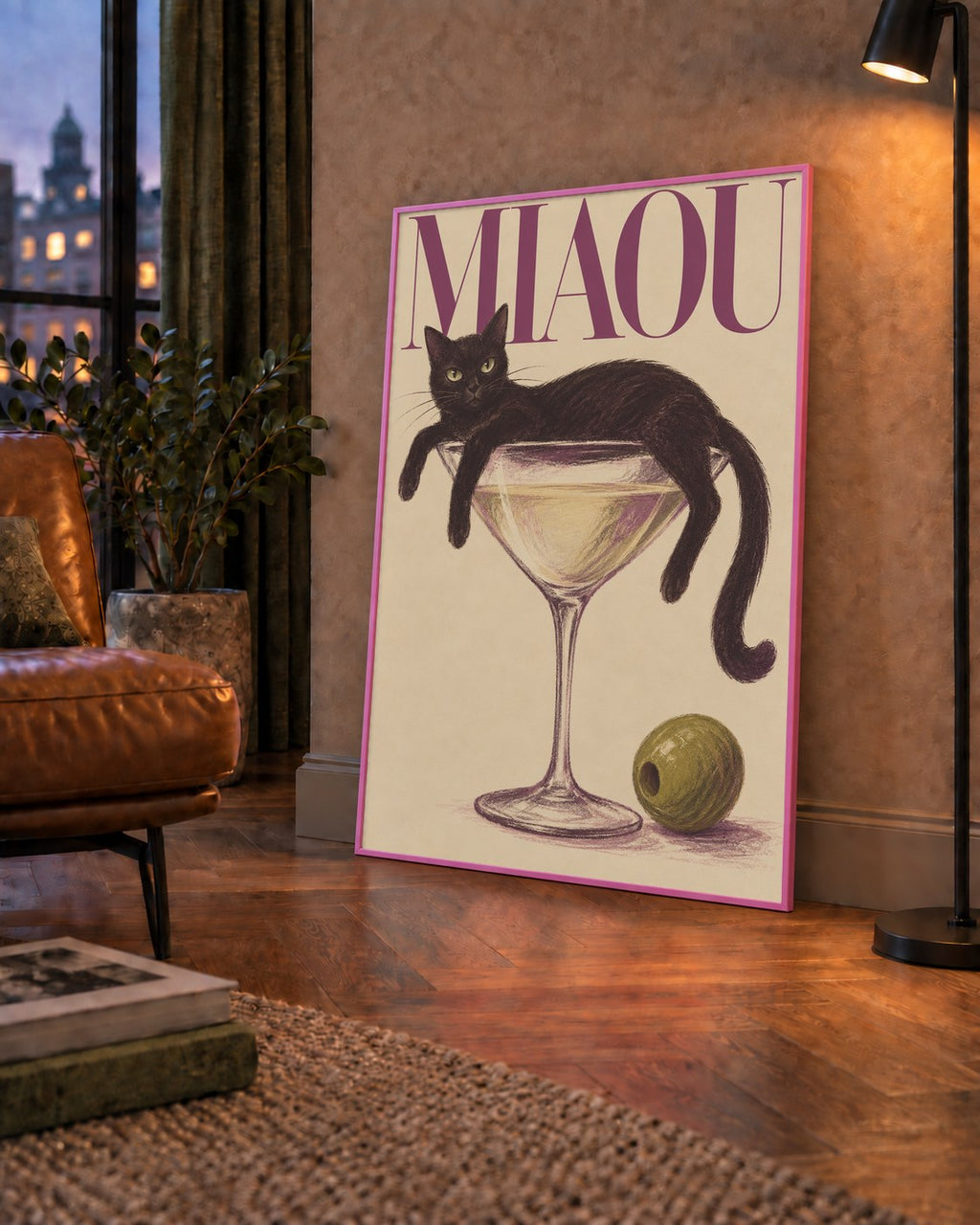 Martini Bardaklı Siyah Kedi Poster – Modern Dekor, Miaou Yazılı — çerçeveli hâliyle bir ev duvarında