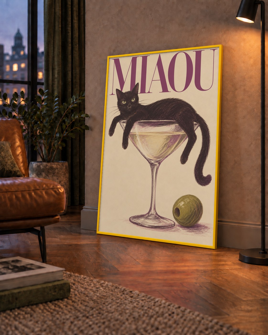 Martini Bardaklı Siyah Kedi Poster – Modern Dekor, Miaou Yazılı — çerçeveli hâliyle bir ev duvarında