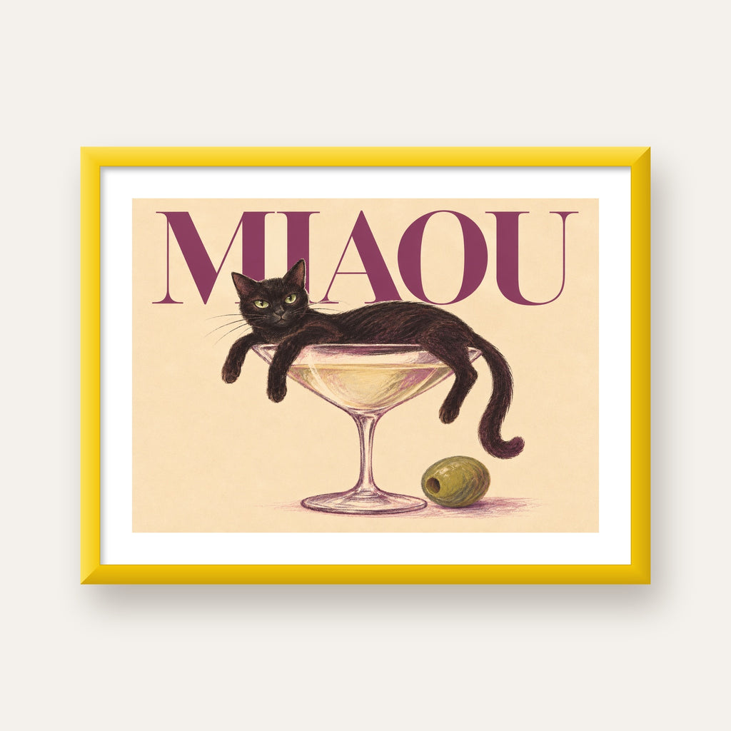 Martini Bardaklı Siyah Kedi Poster – Modern Dekor, Miaou Yazılı — sarı çerçeveli paspartulu
