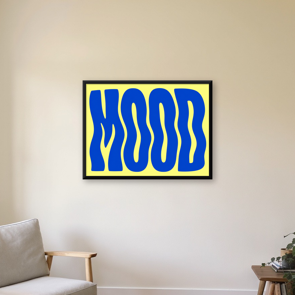 Minimal Dalgalı MOOD Yazılı Renkli Poster Baskı — Yatay baskı, çerçeveli hâliyle bir ev duvarında