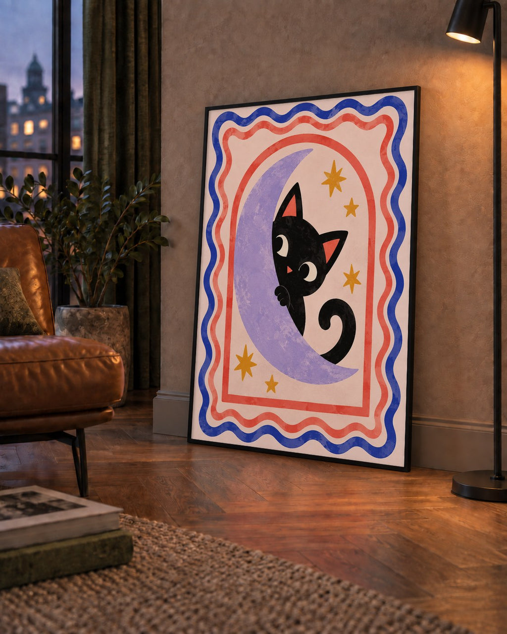 Ayda Siyah Kedi ve Yıldızlar Modern Çizgili Poster — çerçeveli hâliyle bir ev duvarında