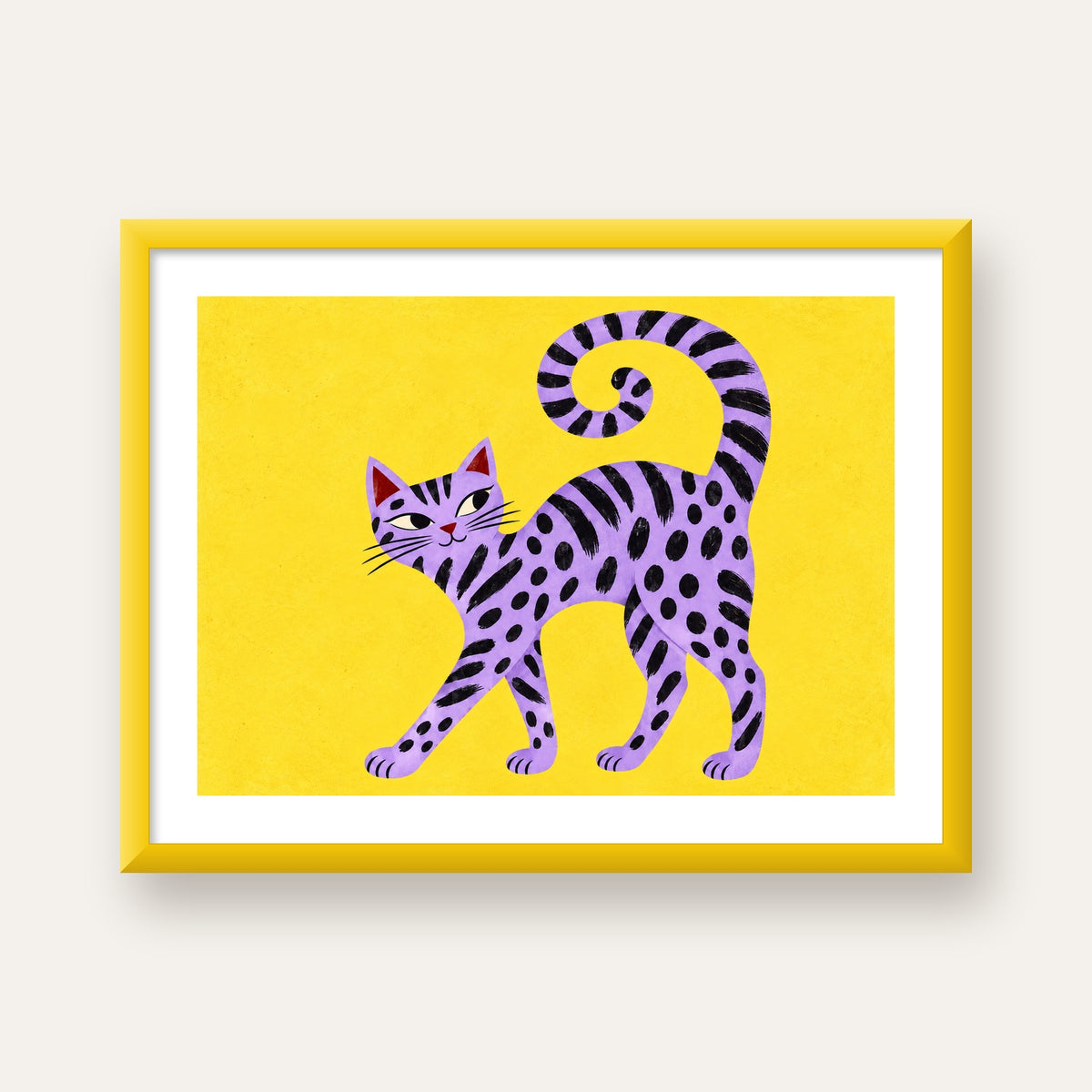Mor Çizgili Kedi İllüstrasyonu Poster – Sevimli Sanat Baskısı — sarı çerçeveli paspartulu