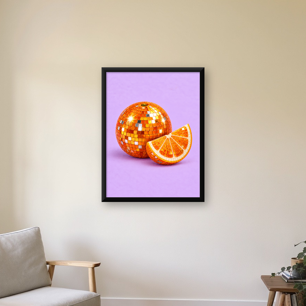 Mozaik Portakal ve Dilimi – Modern Pastel Duvar Posteri — Dikey baskı, çerçeveli hâliyle bir ev duvarında