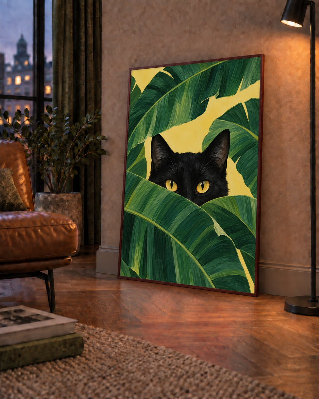 Yeşil Yapraklar Arasında Siyah Kedi Dijital Poster Baskı — çerçeveli hâliyle bir ev duvarında