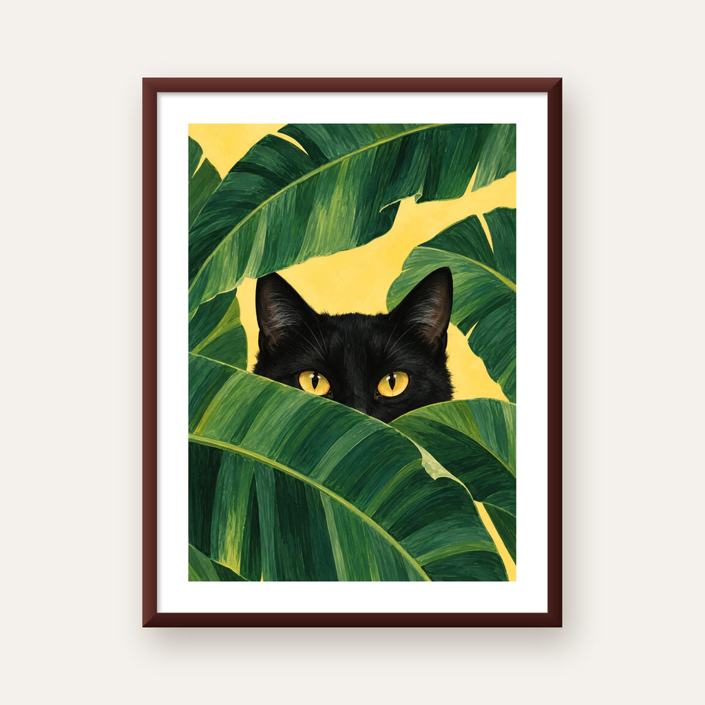 Yeşil Yapraklar Arasında Siyah Kedi Dijital Poster Baskı — ceviz çerçeveli paspartulu