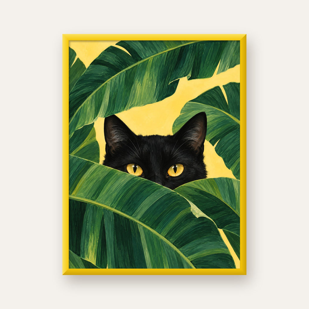 Yeşil Yapraklar Arasında Siyah Kedi Dijital Poster Baskı — sarı çerçeveli