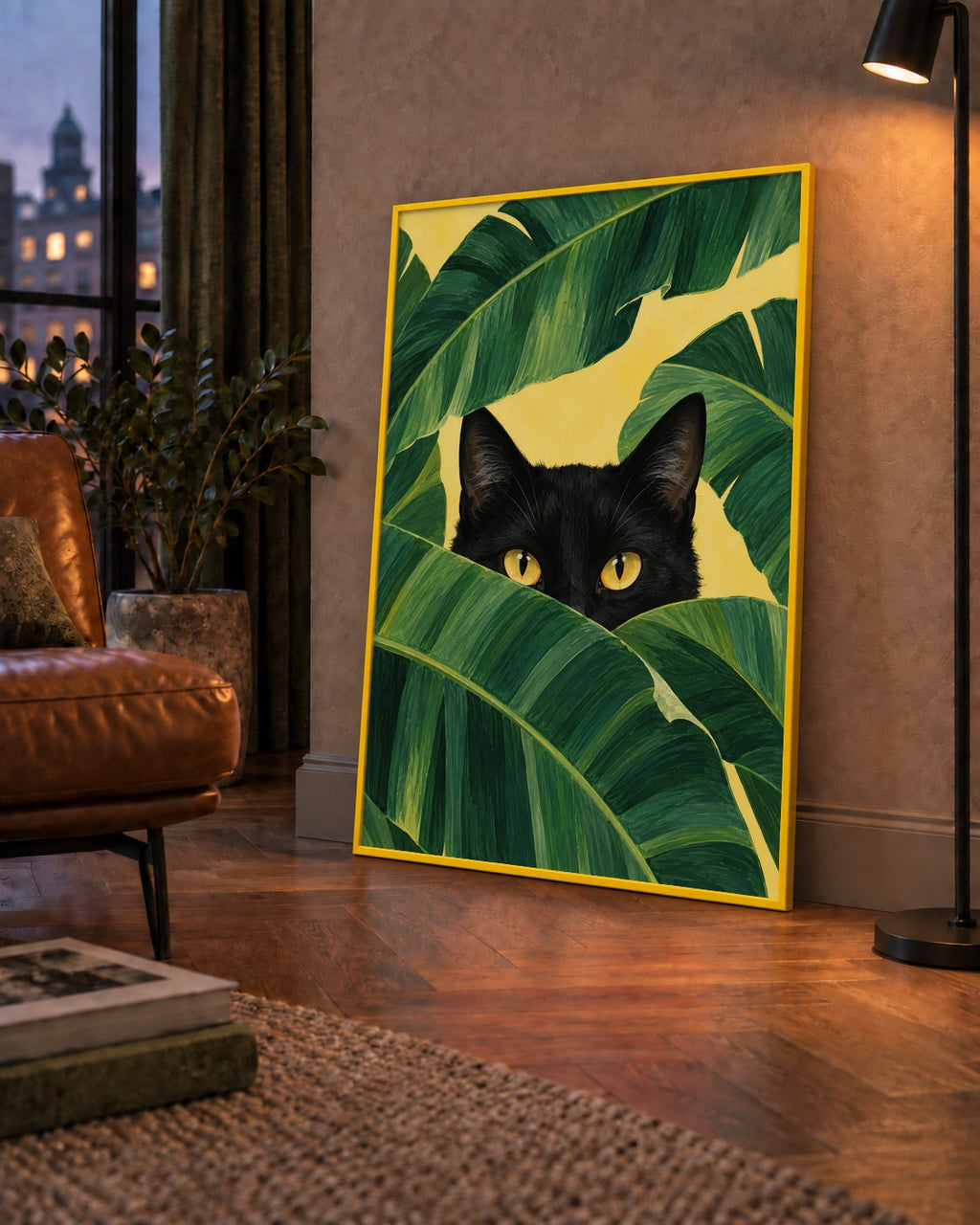 Yeşil Yapraklar Arasında Siyah Kedi Dijital Poster Baskı — çerçeveli hâliyle bir ev duvarında