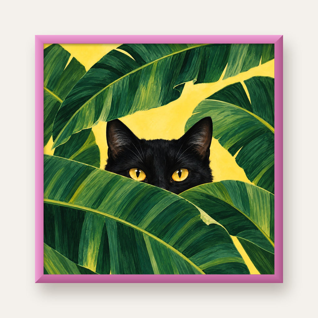 Yeşil Yapraklar Arasında Siyah Kedi Dijital Poster Baskı — pembe çerçeveli