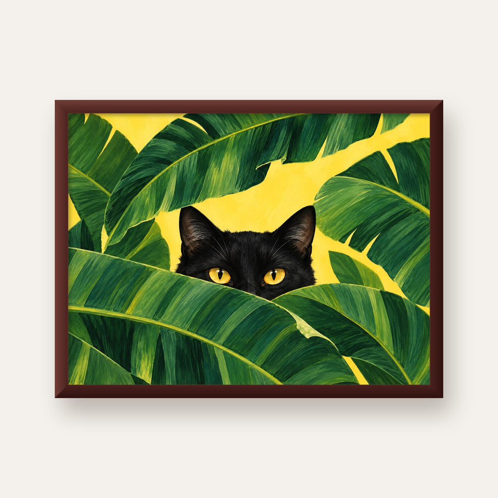 Yeşil Yapraklar Arasında Siyah Kedi Dijital Poster Baskı — ceviz çerçeveli
