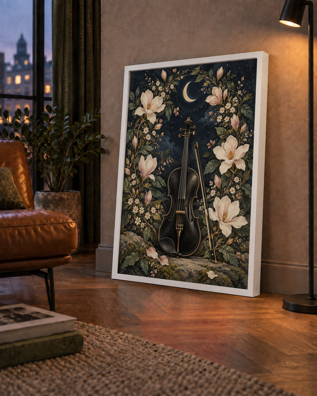 Keman ve Çiçekli Gece: Sanatsal Romantik Poster Baskı — çerçeveli hâliyle bir ev duvarında