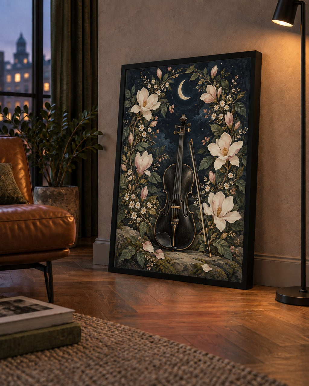 Keman ve Çiçekli Gece: Sanatsal Romantik Poster Baskı — çerçeveli hâliyle bir ev duvarında