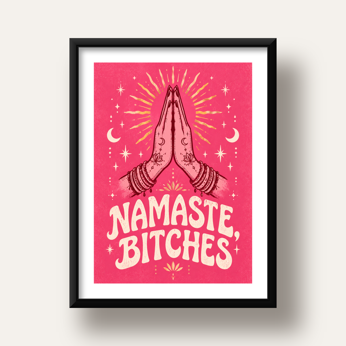 Namaste, Bitches Eğlenceli Yoga Tipografi Poster — siyah derin çerçeveli paspartulu