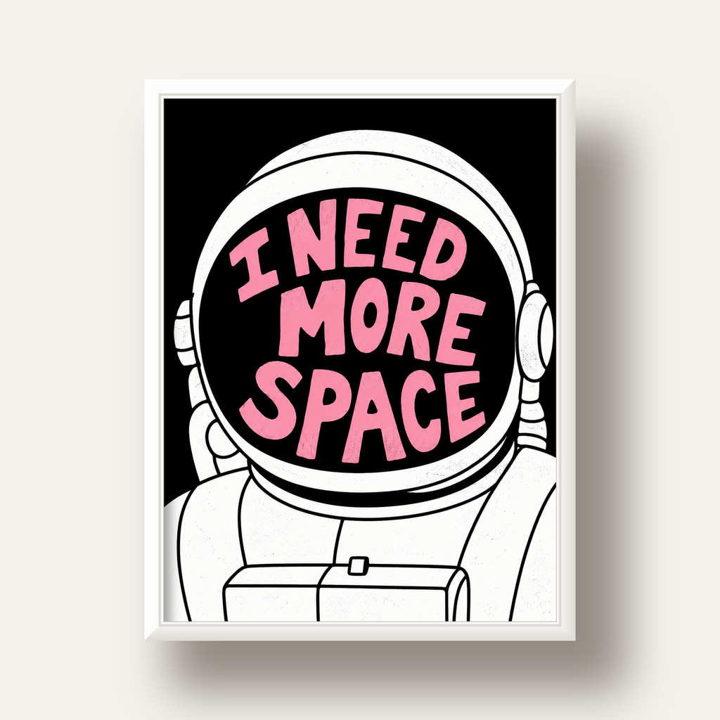 I NEED MORE SPACE Astronot Mizahi Tipografi Poster — beyaz derin çerçeveli