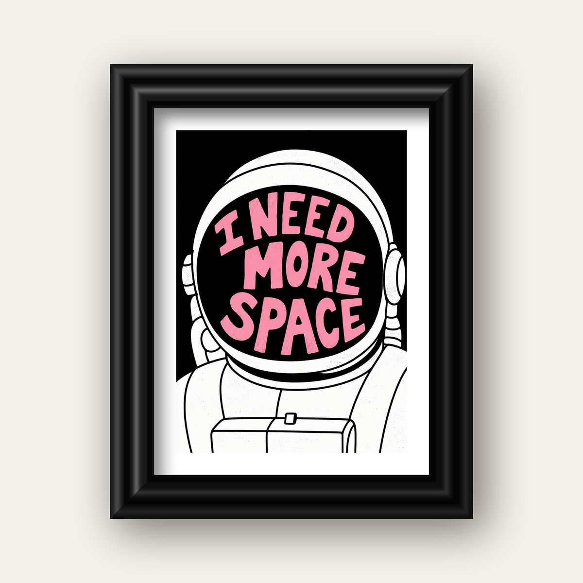 I NEED MORE SPACE Astronot Mizahi Tipografi Poster — siyah galeri çerçeveli paspartulu
