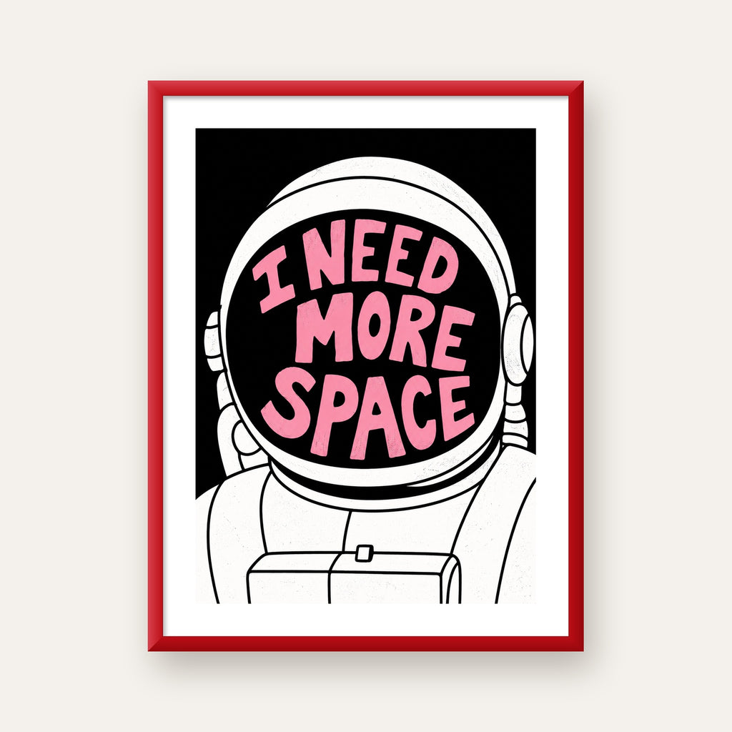 I NEED MORE SPACE Astronot Mizahi Tipografi Poster — kırmızı çerçeveli paspartulu