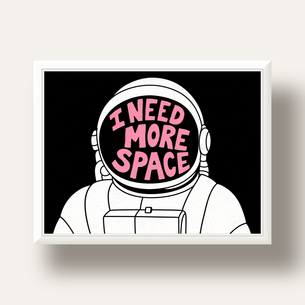 I NEED MORE SPACE Astronot Mizahi Tipografi Poster — beyaz derin çerçeveli