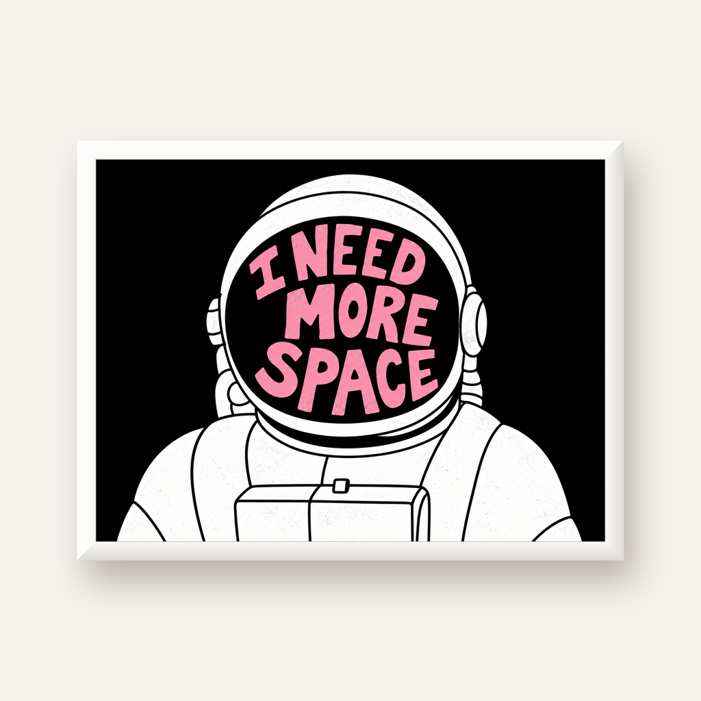 I NEED MORE SPACE Astronot Mizahi Tipografi Poster — beyaz çerçeveli yatay poster