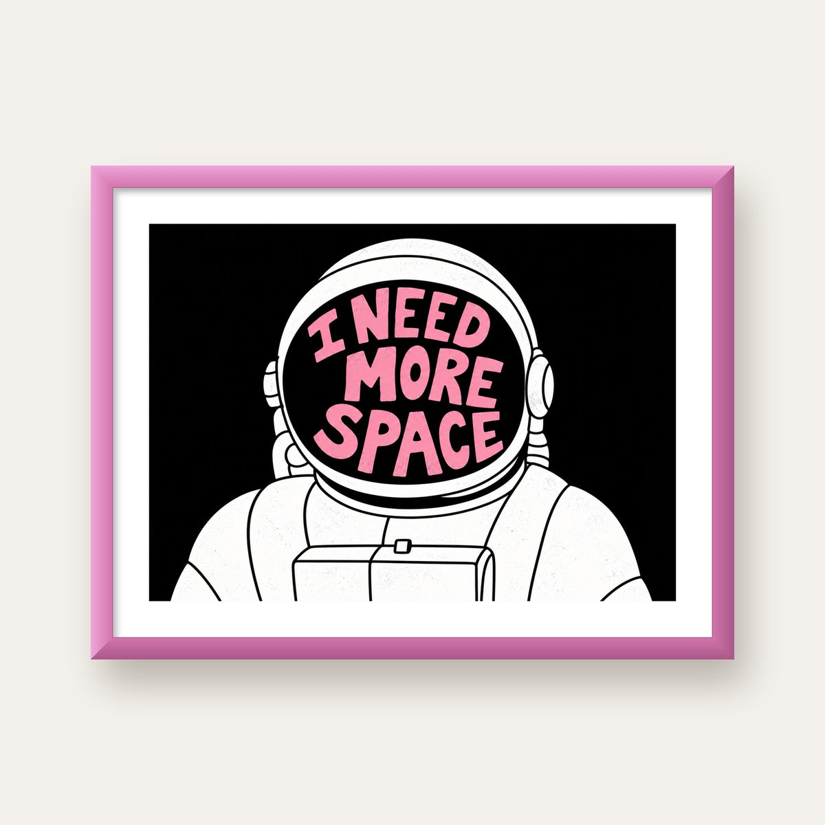 I NEED MORE SPACE Astronot Mizahi Tipografi Poster — pembe çerçeveli paspartulu