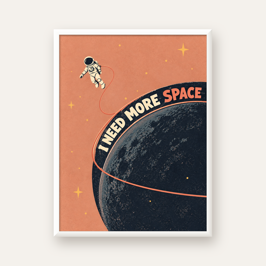 Retro Astronot Poster – Mizahi 'I NEED MORE SPACE' Tasarımı — beyaz çerçeveli dikey poster