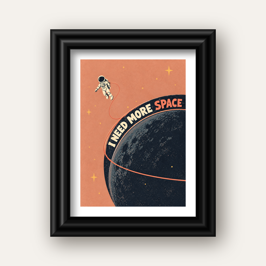 Retro Astronot Poster – Mizahi 'I NEED MORE SPACE' Tasarımı — siyah galeri çerçeveli paspartulu