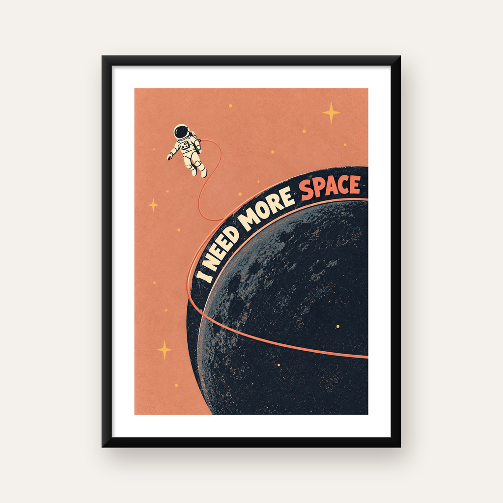 Retro Astronot Poster – Mizahi 'I NEED MORE SPACE' Tasarımı — Dikey baskı, beyaz paspartulu