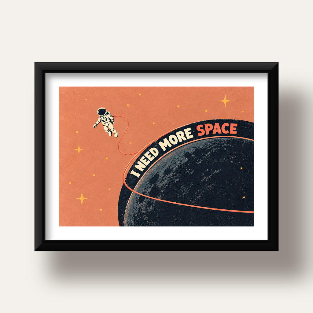 Retro Astronot Poster – Mizahi 'I NEED MORE SPACE' Tasarımı — siyah derin çerçeveli paspartulu