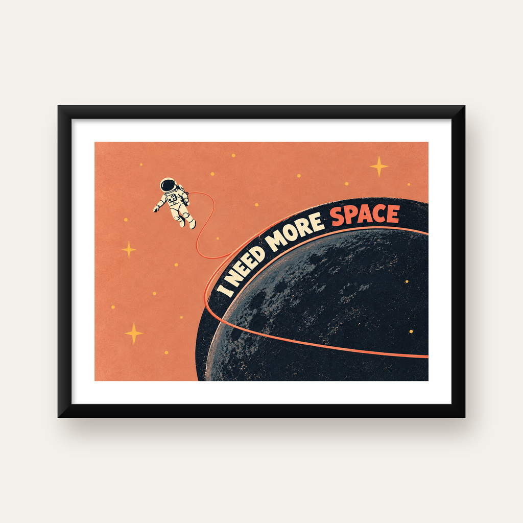 Retro Astronot Poster – Mizahi 'I NEED MORE SPACE' Tasarımı — Yatay baskı, beyaz paspartulu