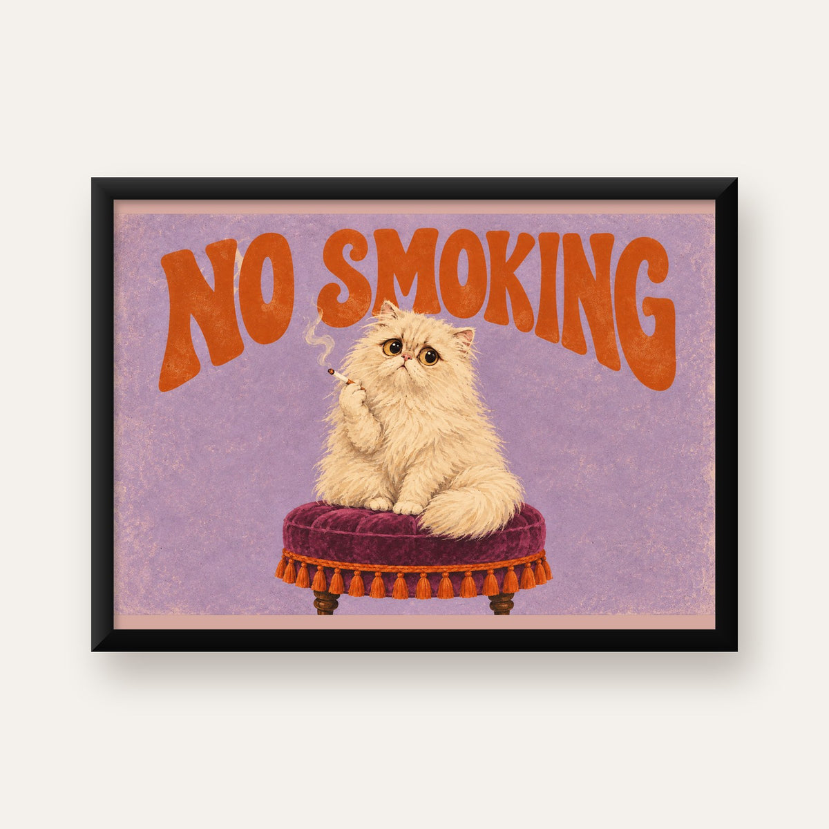 Kedili Mizahi No Smoking Poster – Mor Fonlu Nostaljik Duvar Dekoru — Yatay baskı, düz siyah çerçeveli duvar posteri