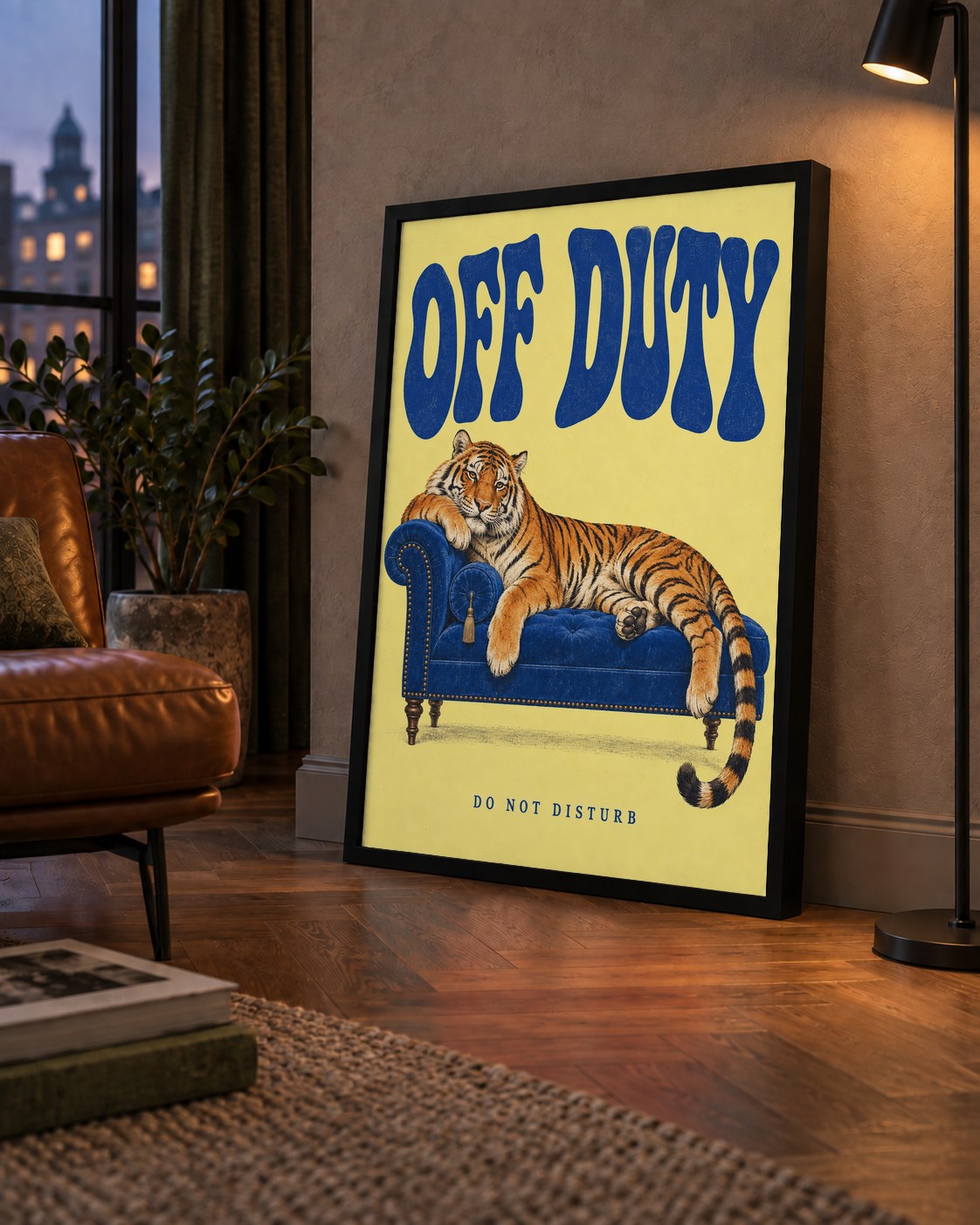 Off Duty Dinlenen Kaplan İllüstrasyonlu Poster — çerçeveli hâliyle bir ev duvarında