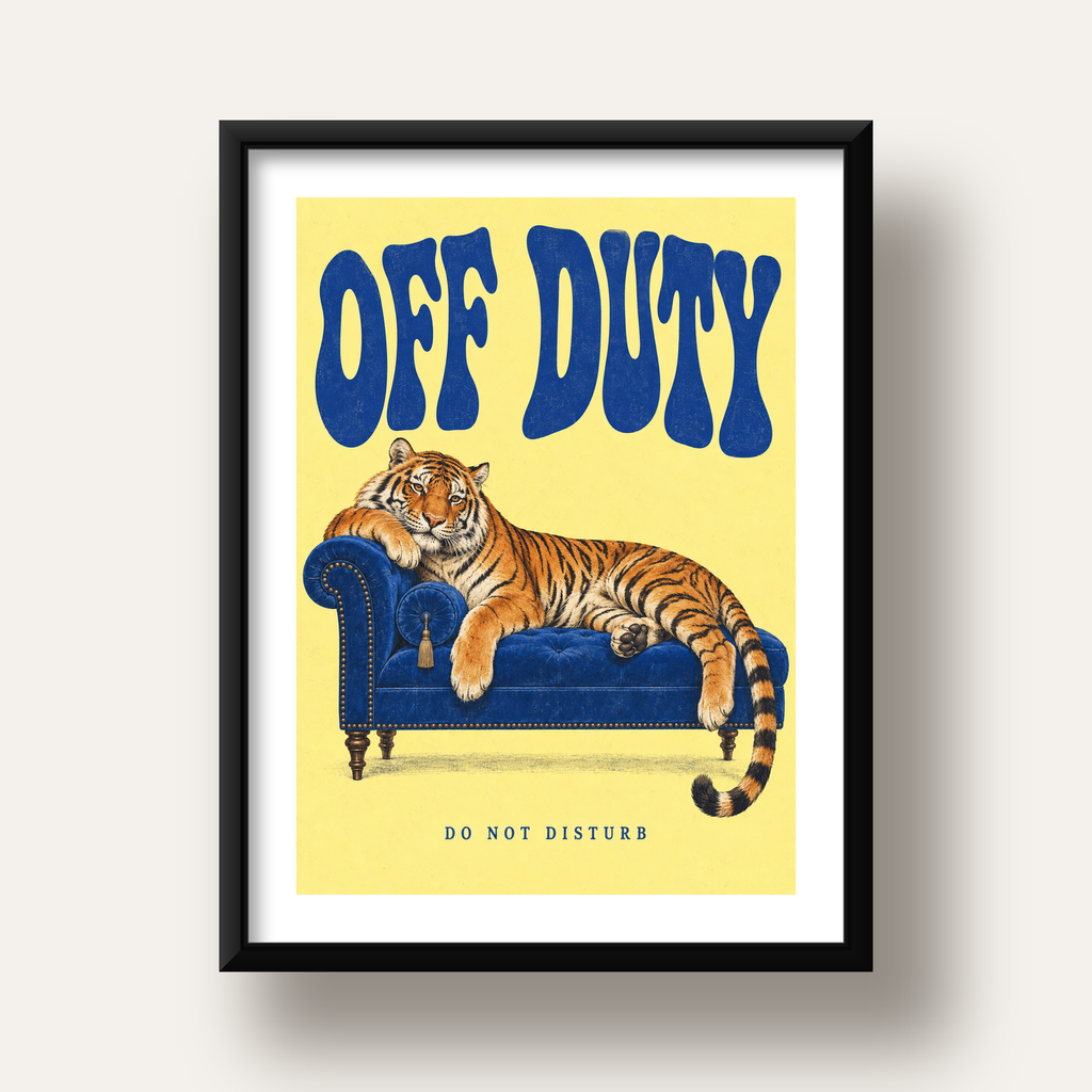 Off Duty Dinlenen Kaplan İllüstrasyonlu Poster — siyah derin çerçeveli paspartulu