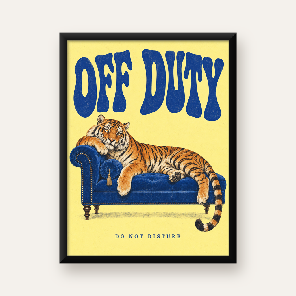 Off Duty Dinlenen Kaplan İllüstrasyonlu Poster — Dikey baskı, düz siyah çerçeveli duvar posteri