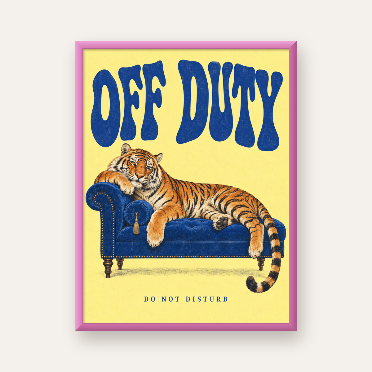 Off Duty Dinlenen Kaplan İllüstrasyonlu Poster — pembe çerçeveli