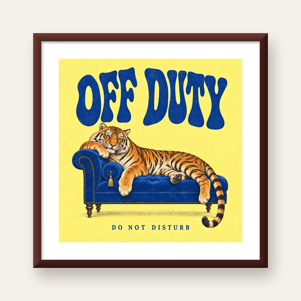 Off Duty Dinlenen Kaplan İllüstrasyonlu Poster — ceviz çerçeveli paspartulu