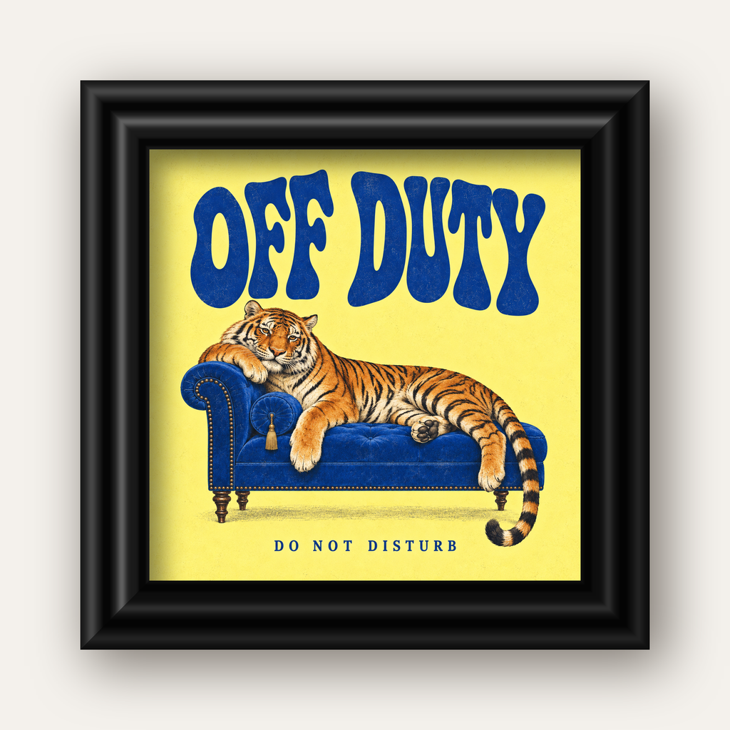 Off Duty Dinlenen Kaplan İllüstrasyonlu Poster — siyah galeri çerçeveli