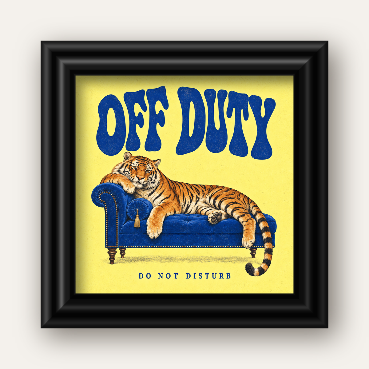 Off Duty Dinlenen Kaplan İllüstrasyonlu Poster — siyah galeri çerçeveli
